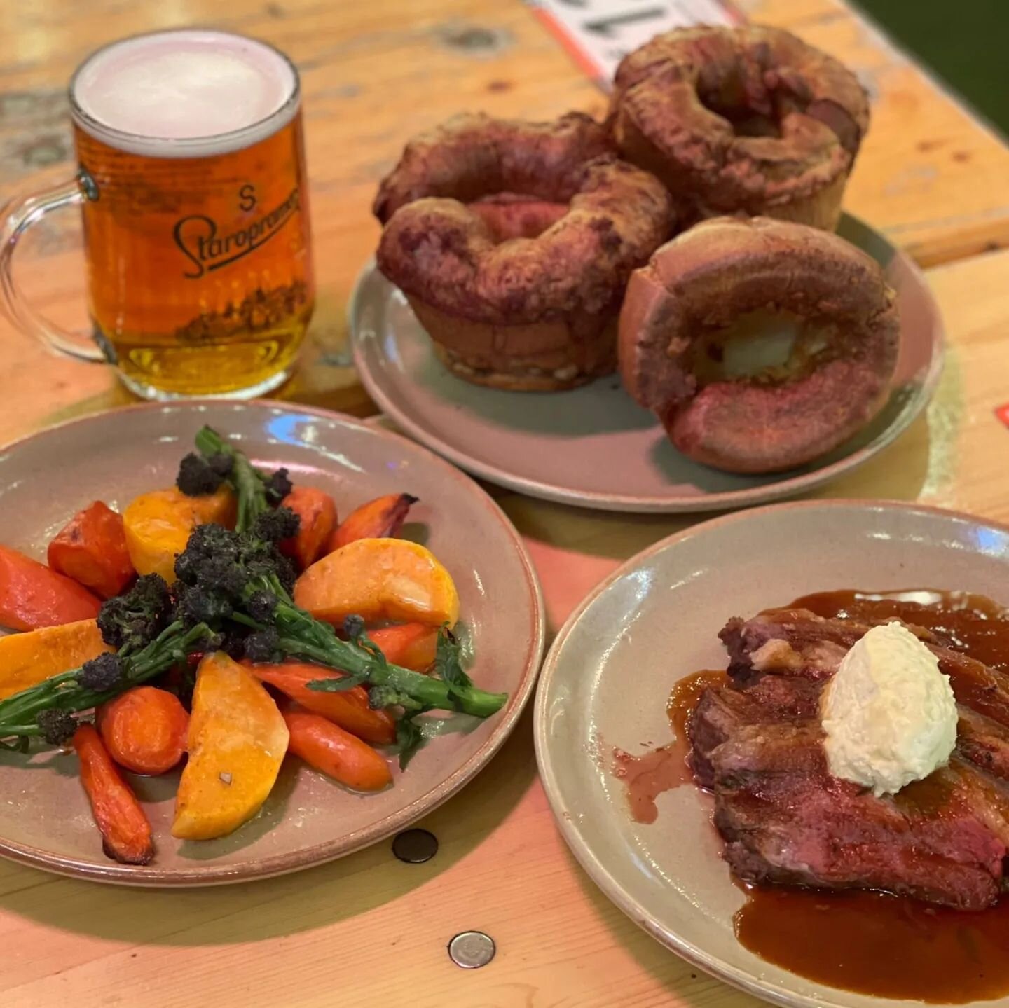 Did you know we serve delicious roasts on Sundays? 🙌 with England v Italy @15:00 on our big screen &amp; tasty food on your table... it's the perfect relaxed Sunday setup! Book now 😍🏉