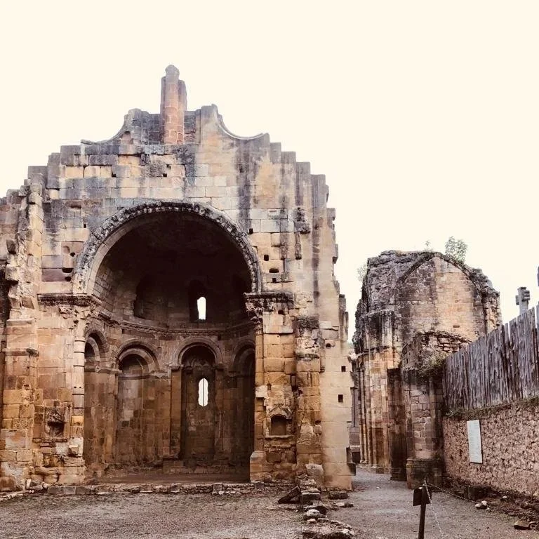 Alet-les-bains : ruines mi-romane mi-gothique : mon passage sur ce site fourmillant de symbolique !