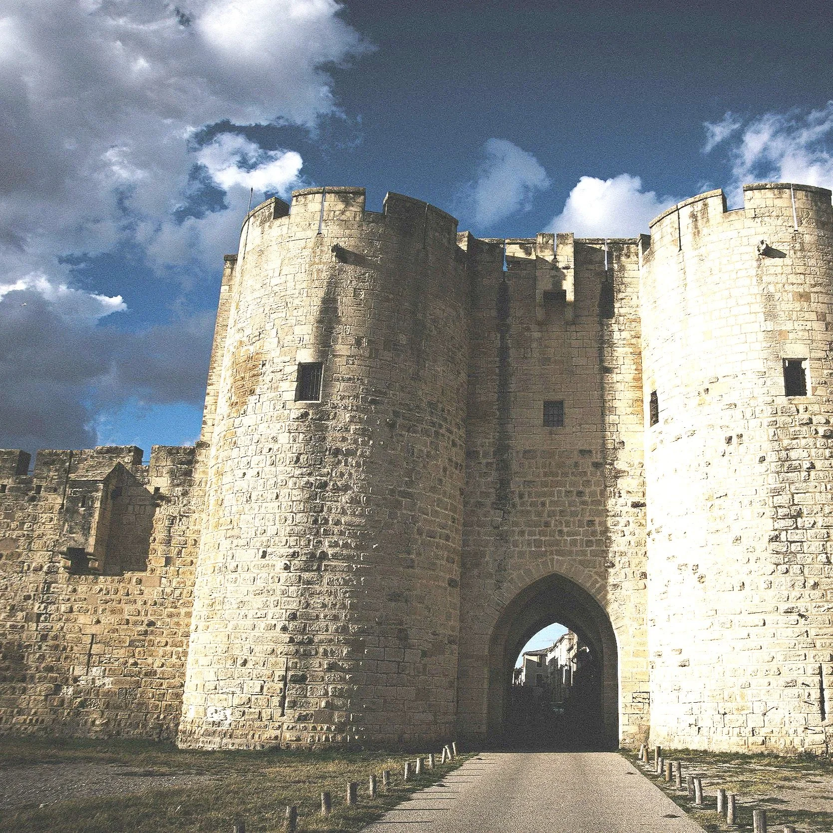 Aigues Mortes, la croix camarguaise et mon cabinet de consulting