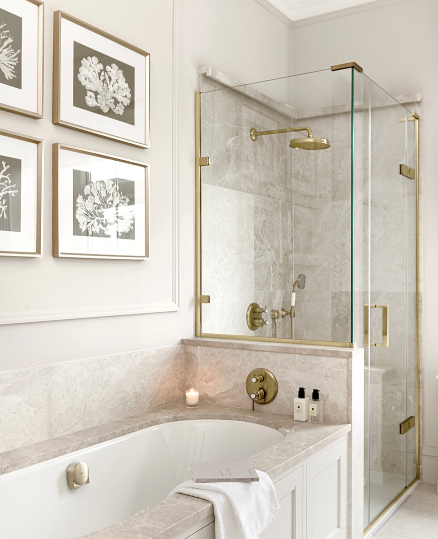 L I G H T I N G  S O L U T I O N S

Problem-solving is key in interior design. To avoid altering the existing ceiling due to feasibility constraints, we designed a marble detail to the top of the shower enclosure for rebated LED lighting. This provid
