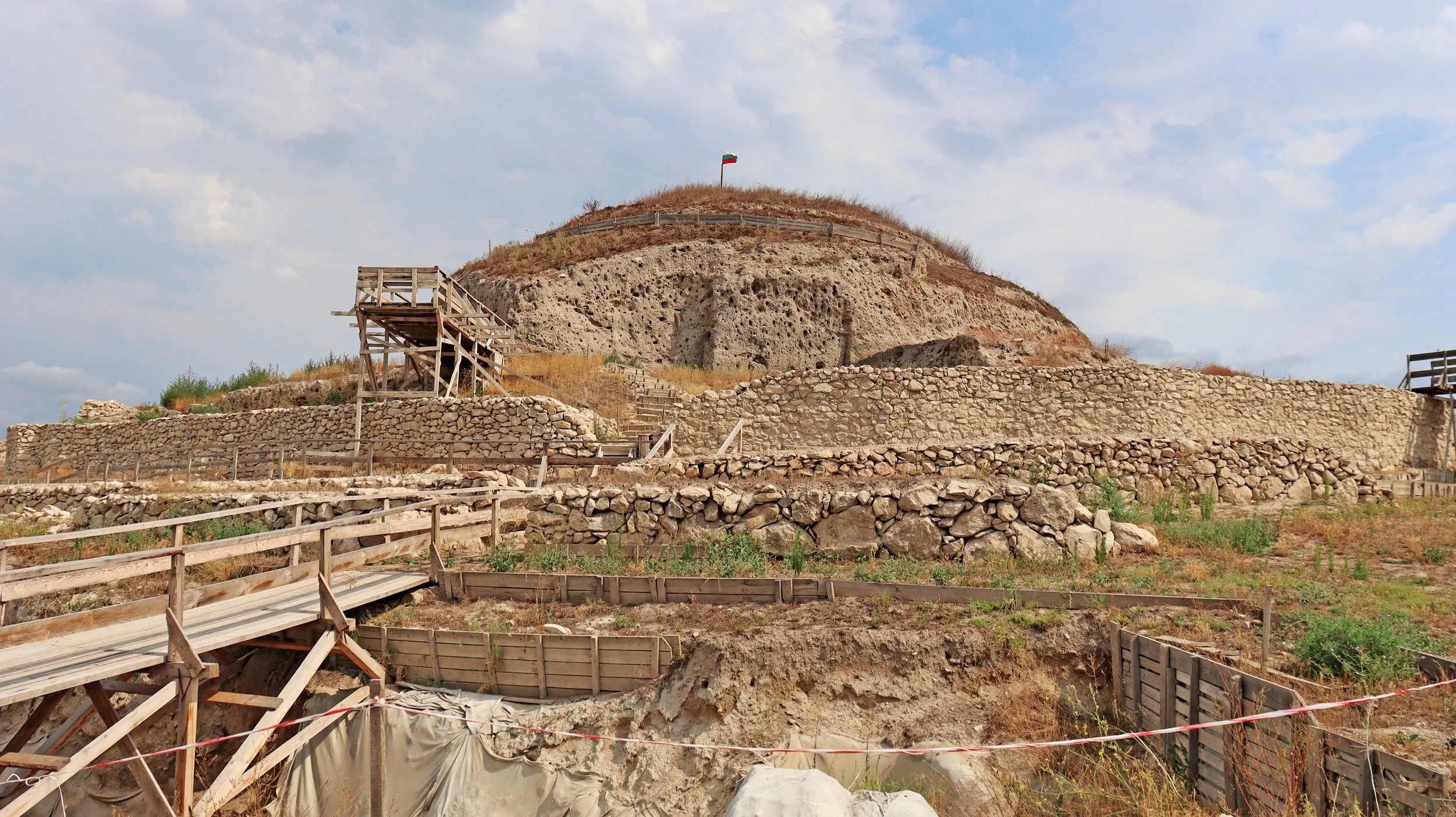 When does prehistory end and history begin? -	Old Europe in the crucial role of tipping the scales 