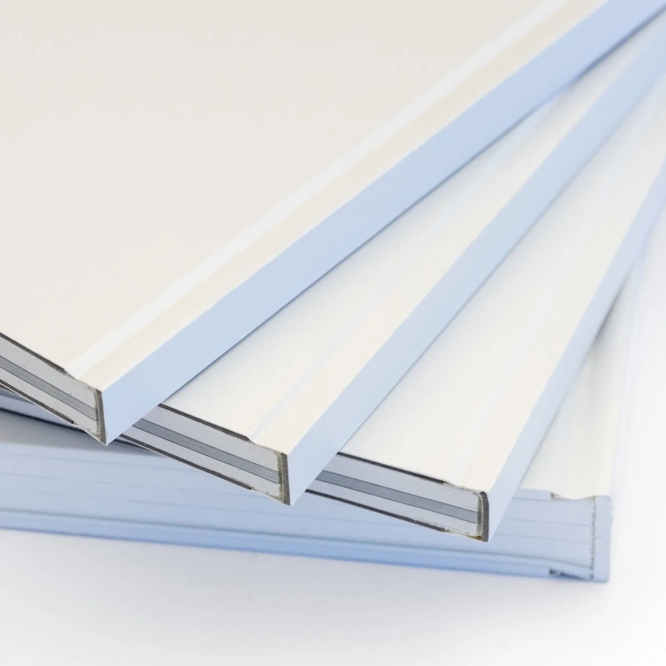 Buch dreiseitig geschnitten