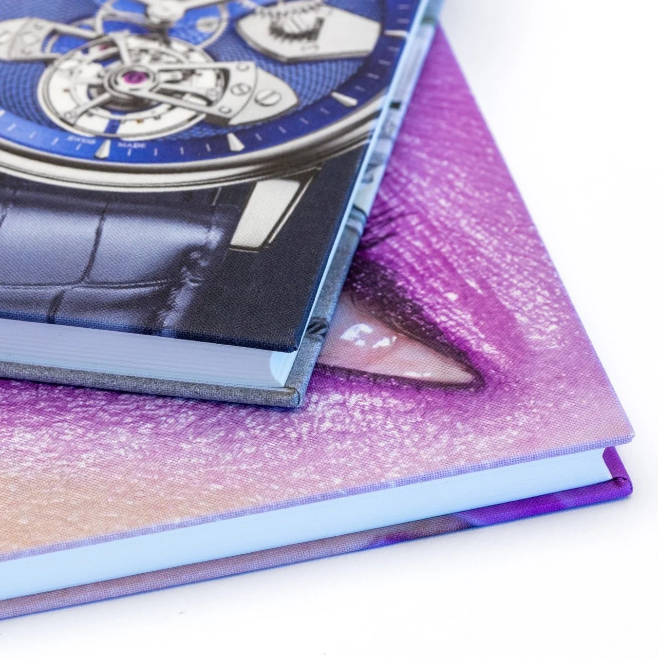 Buch mit bedruckter Leine