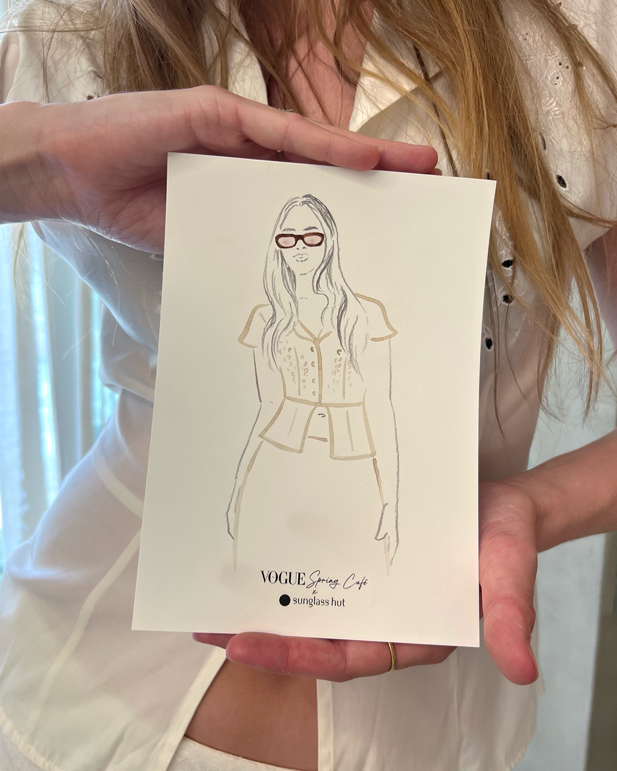 Live event illustrator creating guest portraits for Sunglass Hut