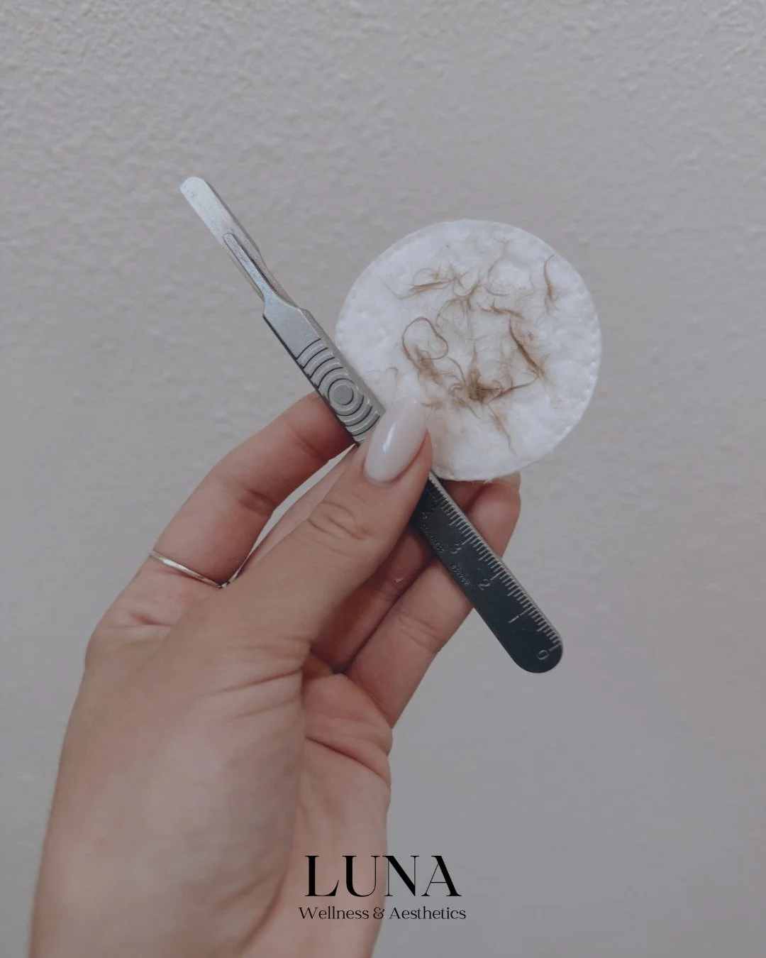 Instant smoothness incoming ✨ Dermaplaning gently removes dead skin and peach fuzz, leaving your face unbelievably soft and glowing. Add it on to any facial or book as a stand-alone service with Veronica &mdash; you&rsquo;ll love how your makeup and 