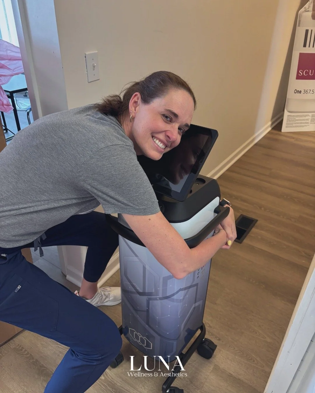 Yes&hellip; we are still this excited about QuantumRF 🤍✨
(If you know, you know &mdash; and if you don&rsquo;t&hellip; here&rsquo;s everything you need to know.)

QuantumRF is one of the most advanced radiofrequency microneedling systems on the mark