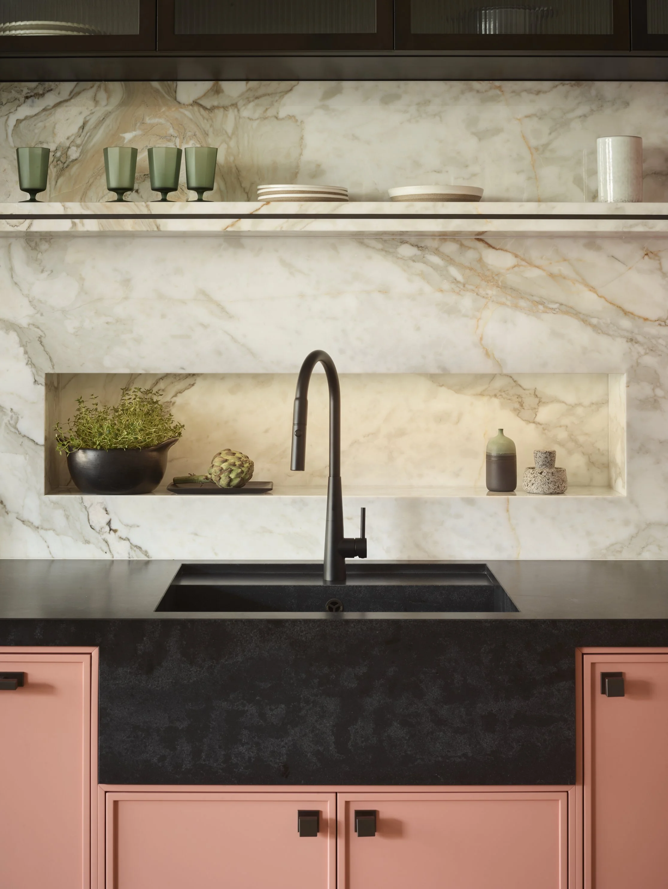 LOW_PINK_KITCHEN_SINK_DETAIL_LIGHTS_.jpg
