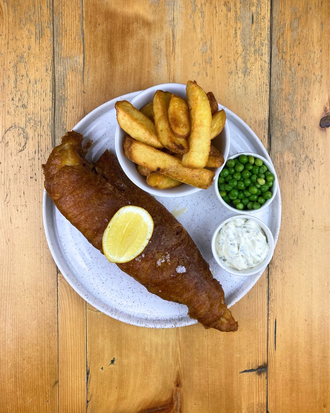 Pub classic, Beer battered haddock with triple cooked chips, peas &amp; tartare sauce

🍲 Check out our menu and book a table (links in bio)