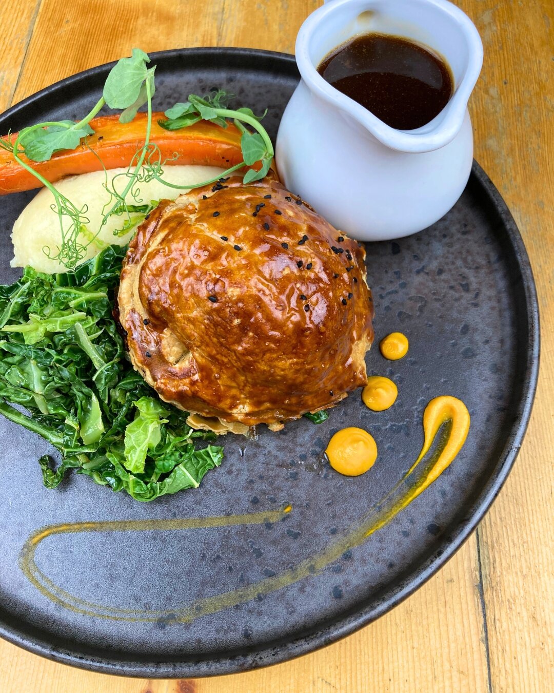 🐄 Slow cooked shin of beef bourguignon pie, buttered mash, savoy, carrot pur&eacute;e, gravy 

🍲 Check out our menu and book a table (links in bio)