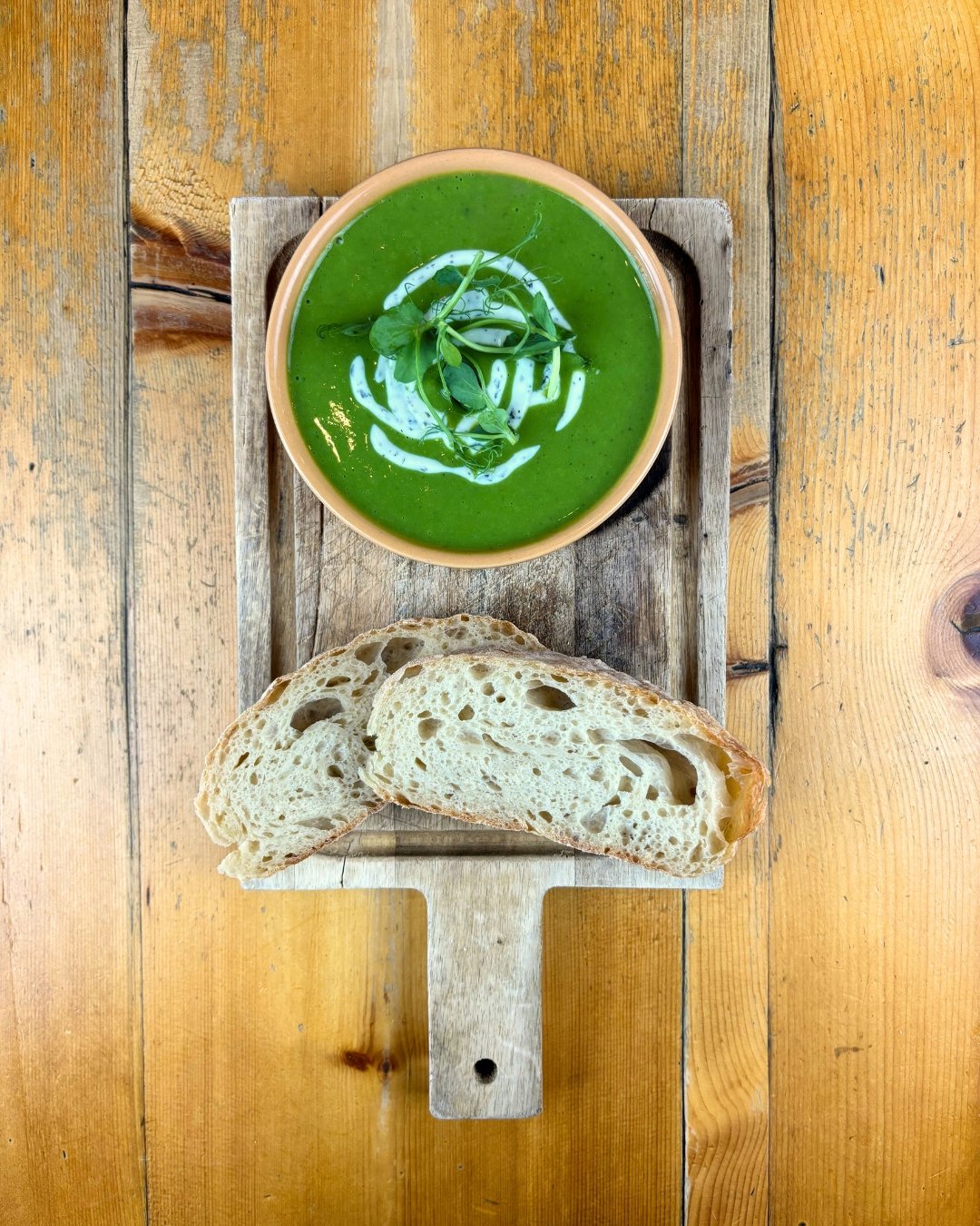 Pea soup, mint yoghurt &amp; ciabatta (VE)

🍲 Check out our menu and book a table (links in bio)

#Foodstagram #Foodie #Instafood #BirminghamEats #BrumFood #BirminghamRestaurants #BirminghamFoodie