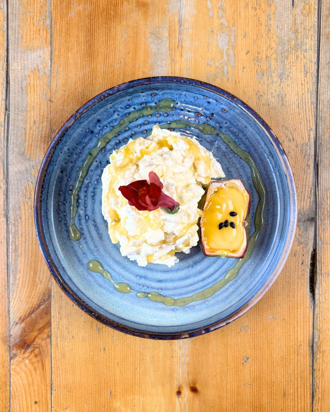 Pineapple &amp; lime Eton mess, lime syrup, passion fruit curd 🍋&zwj;🟩

🍽️ chequerscutnallgreen.co.uk