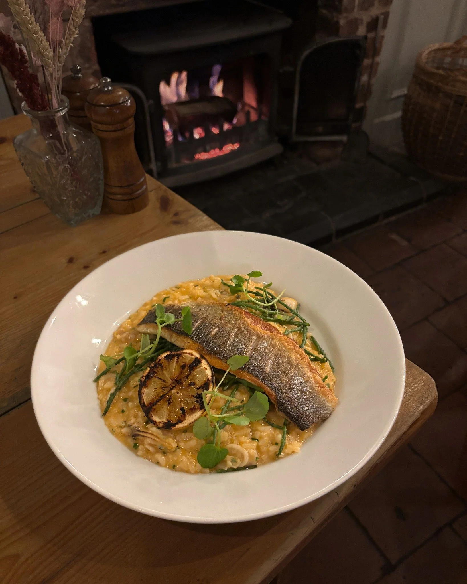Sea bass fillet, mussel, clam, squid &amp; prawn bisque risotto, samphire &amp; lemon zest 🐟

🍽️ Menus &amp; Bookings: chequerscutnallgreen.co.uk