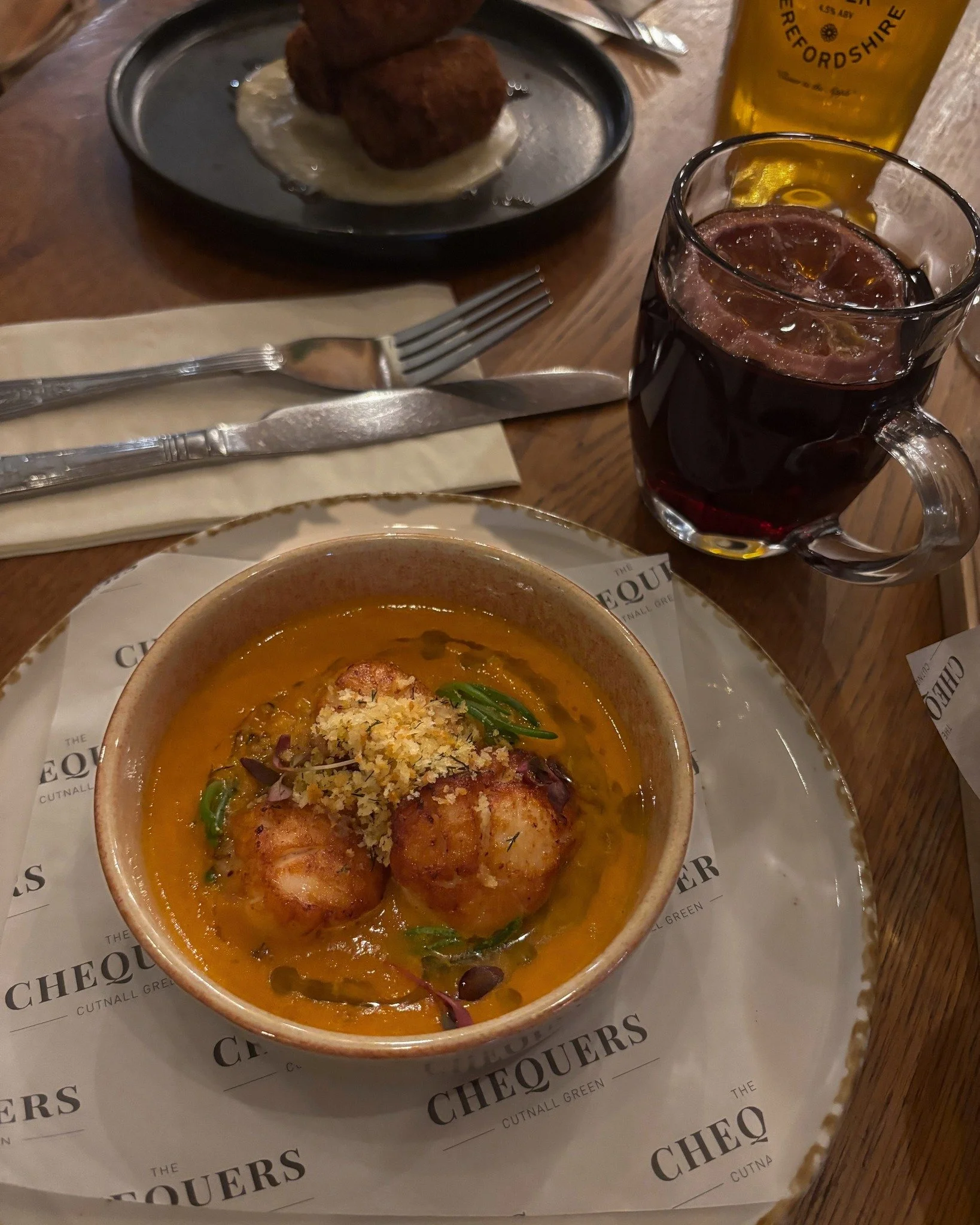 Scallops, thermidor sauce, chive oil, lemon &amp; dill crumb 🍋

🍽️ Menus &amp; Bookings: chequerscutnallgreen.co.uk