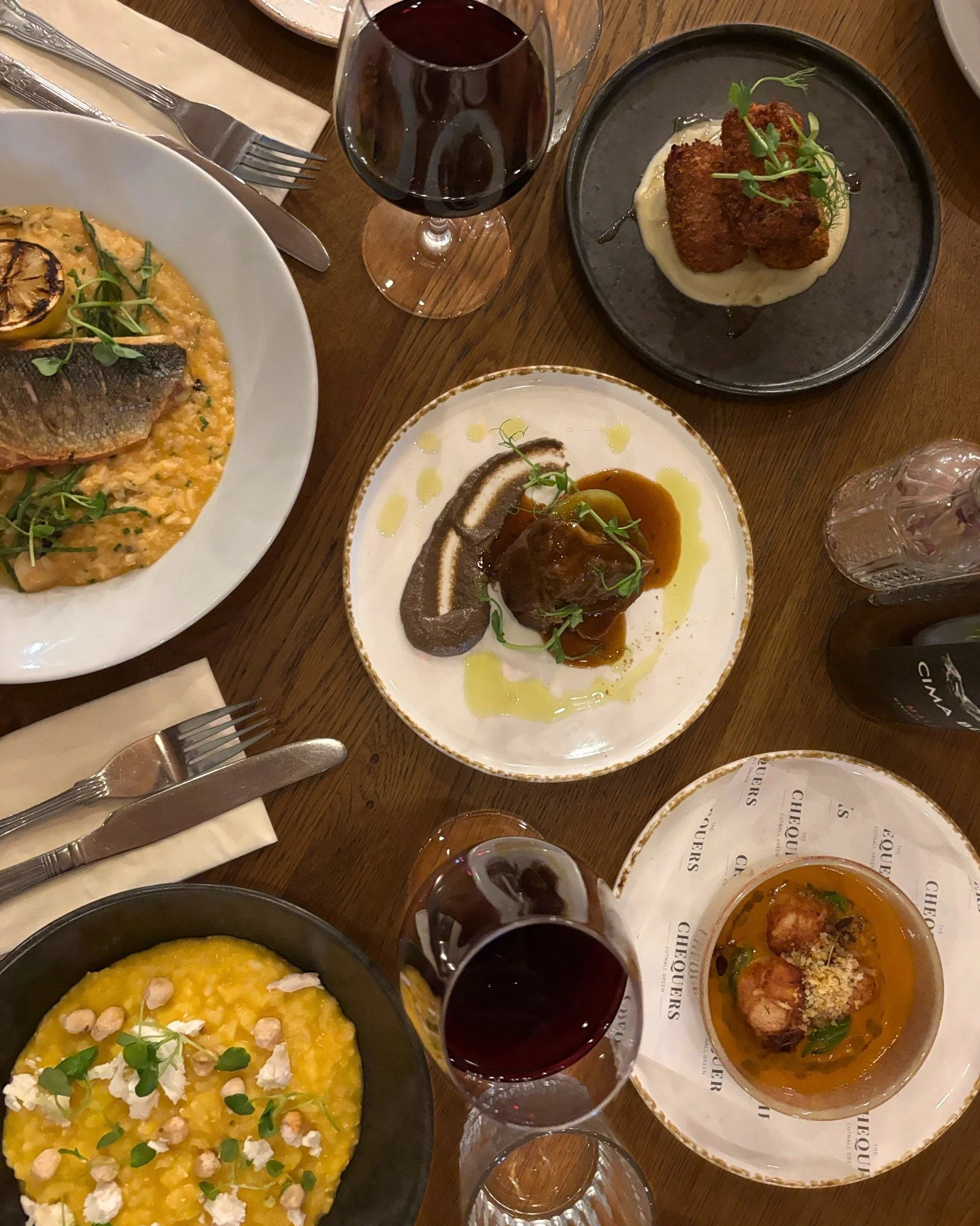 Good food, good company and cosy vibes, that&rsquo;s what we're all about ❤️
When it&rsquo;s cold and wet outside, gather your friends and family and join us by the fire for freshly made dishes crafted with local ingredients, plus a great selection o