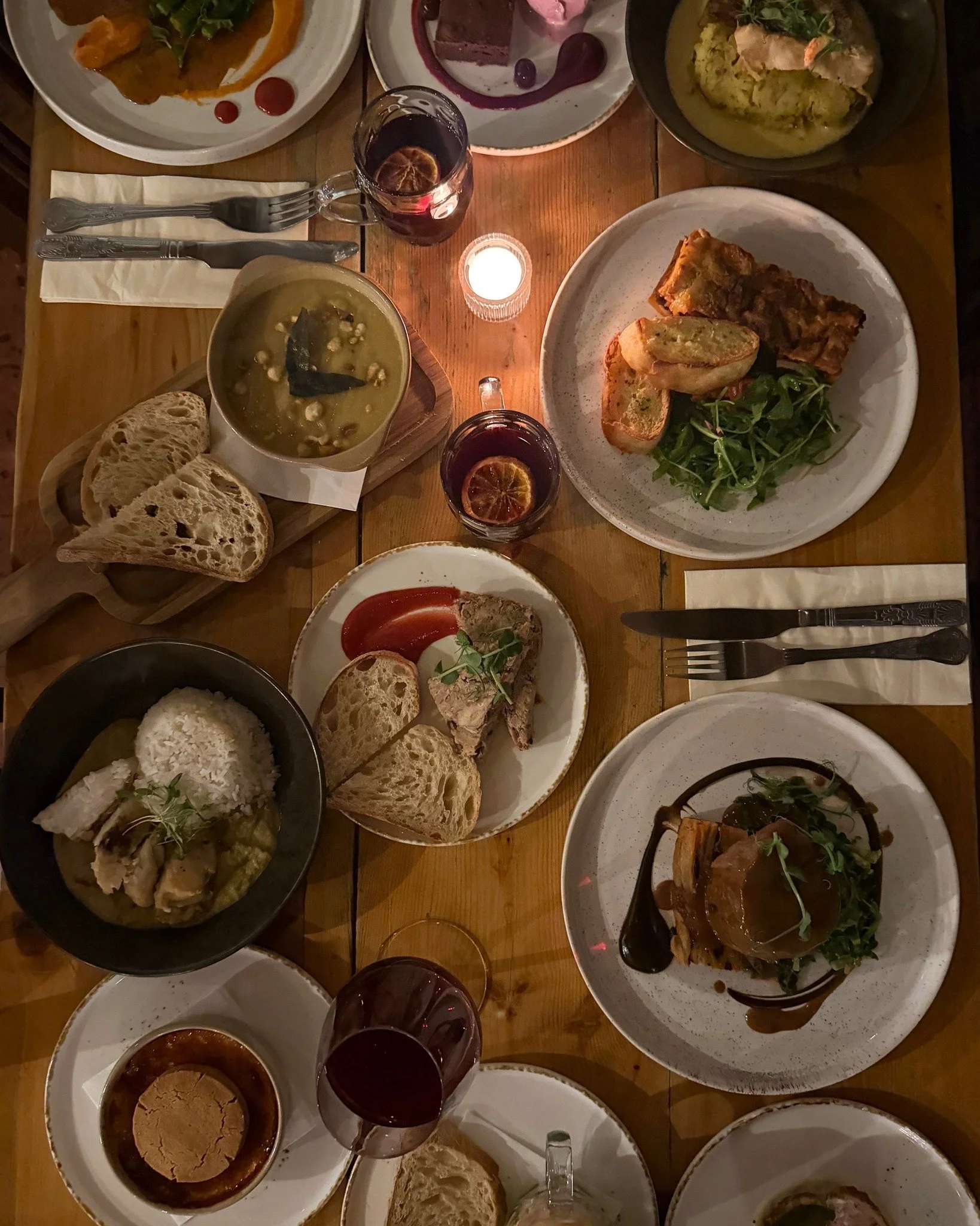 We love the festive season! Sitting all cosy by the fire with friends and family, made even better with good food ❤️ Pop in and try some of our Winter dishes, we also have a festive menu, &pound;29.50 for 2 courses or &pound;36 for 3 courses.

✨Menus