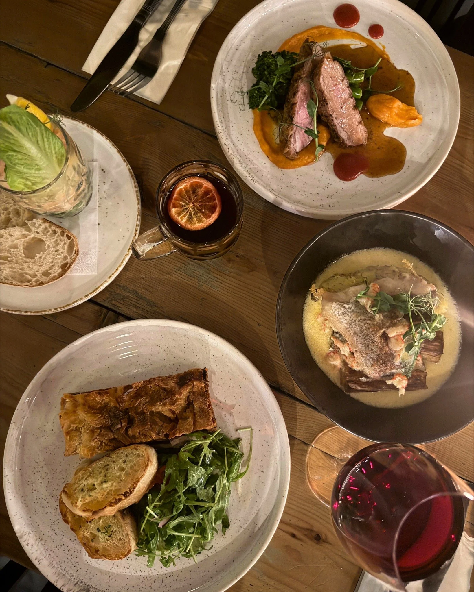 Cosy weekends are our speciality ❤️ Grab a seat and settle in with us this weekend, we've got our a la carte menu today and delicious roasts tomorrow. Check out our menus on our website.

✨Menus &amp; Bookings: chequerscutnallgreen.co.uk