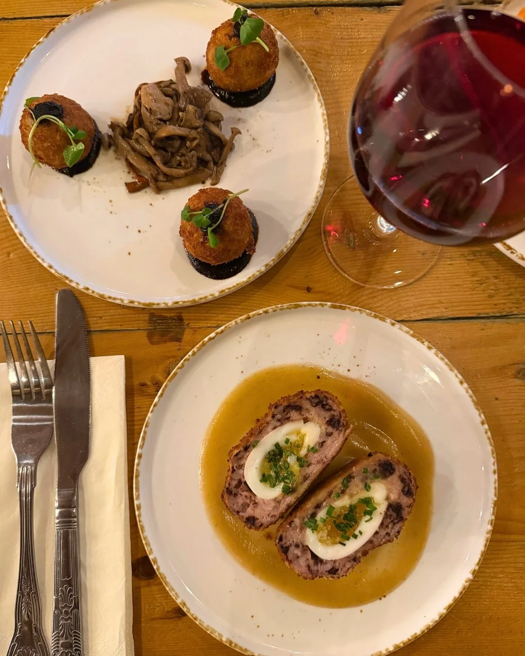 Truffle arancini or pork &amp; black pudding scotch egg? We love them both! Make sure you try them before they go.

🍽️ Menus &amp; Bookings: chequerscutnallgreen.co.uk or 01299 851292