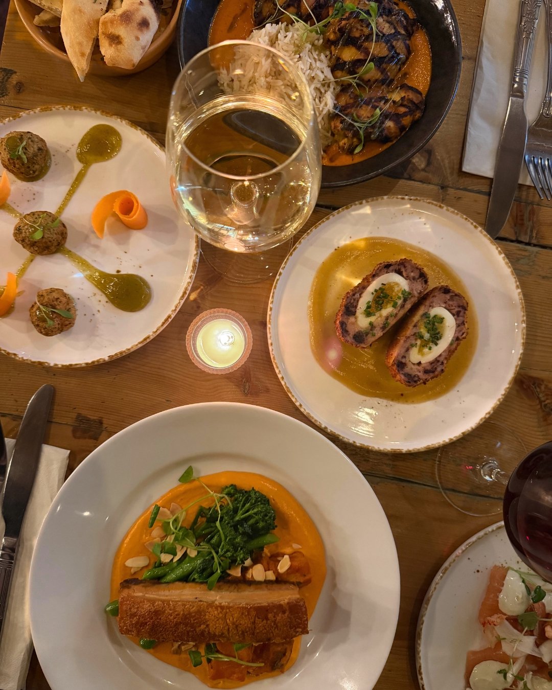 Fresh food, flickering candlelight and that cosy pub feeling ✨🕯️
Join us this weekend for a relaxed setting that&rsquo;s perfect for long chats and great wine!

🍽️ Menus &amp; Bookings: chequerscutnallgreen.co.uk or 01299 851292