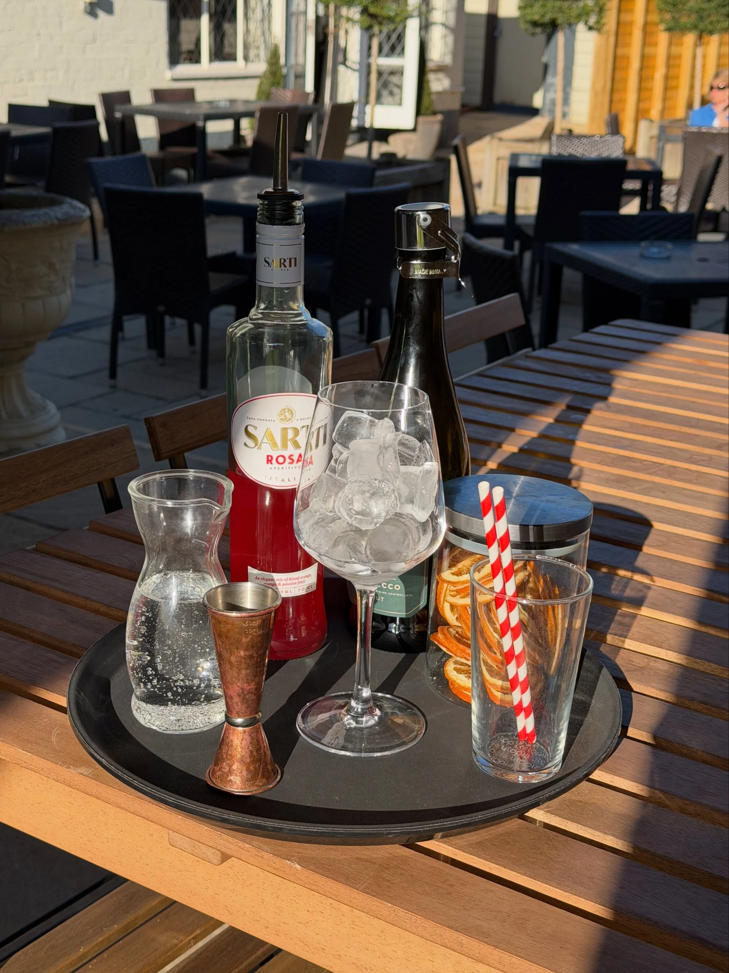 Sarti Spritz Saturdays 🍹🥭☀️

Flavours of blood orange, mango &amp; passionfruit, topped with fizz for the ultimate sunshine sip!

Swipe to see it come together &rarr; pouring all day today at The Chequers

Join us while the sun&rsquo;s out 😎

#ukp