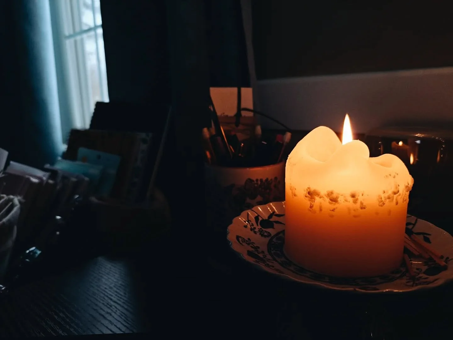 January vibes. Snow lit background met with a warm glow from within ✨️