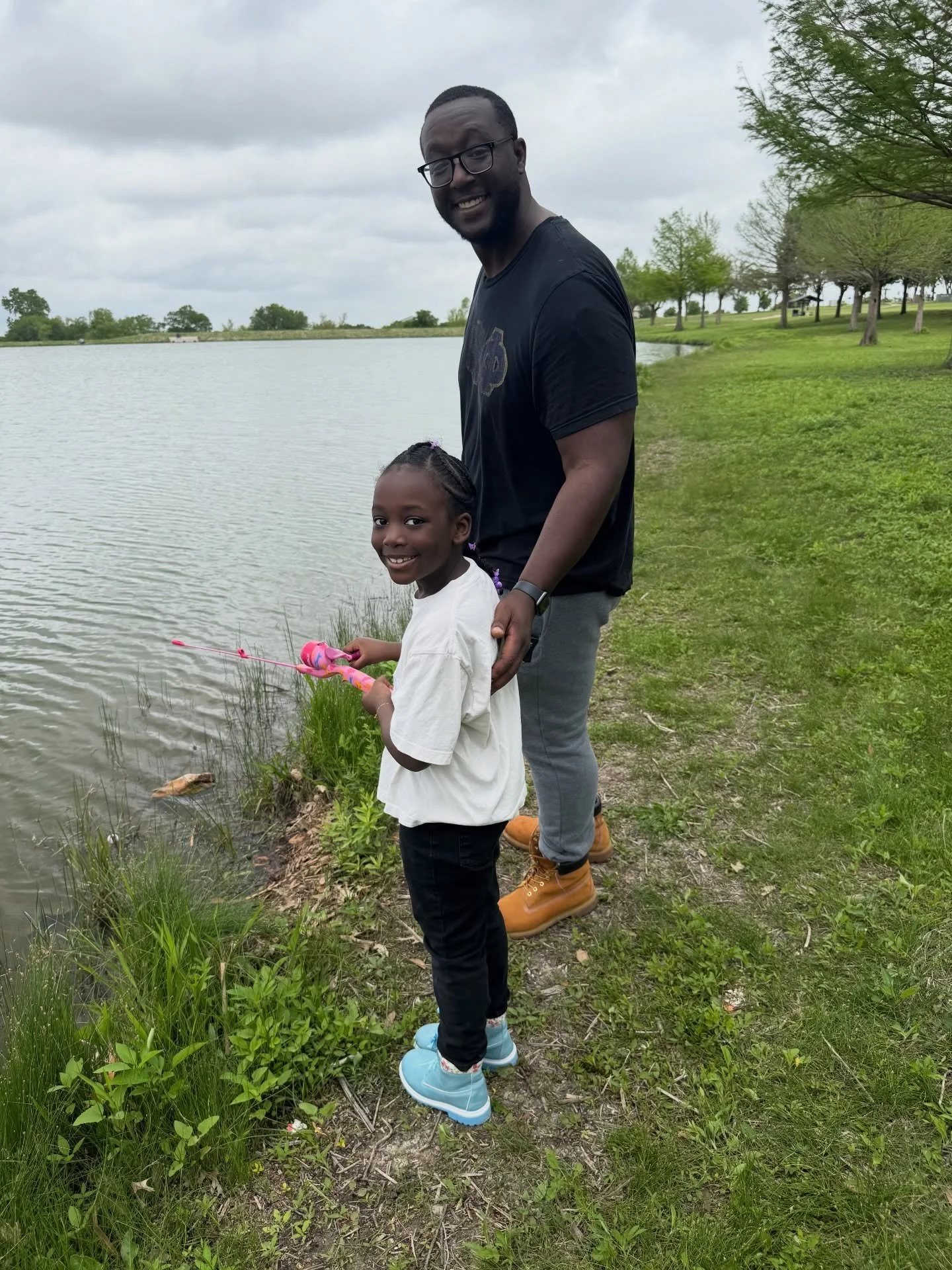 Our homeschoolers had the best time learning how to fish this week! 🎣✨👧🏽👦🏿 One of the pillars at Academic Bee&rsquo;s is making learning fun, and this STEM-based lesson did just that! Students learned how to use worms as bait, apply the right am