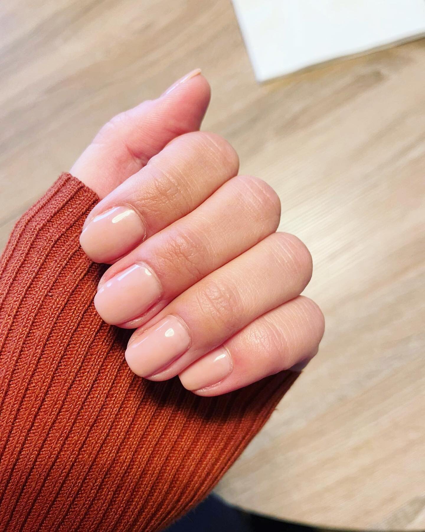 Do these hands look familiar? 
Swipe and you&rsquo;ll see why! 🥳

We entered the next phase of my friends&rsquo; &lsquo;stop nail biting&rsquo; journey. 😌

Unbelievably proud of her! We removed the acrylics almost completely (so there is only a tin