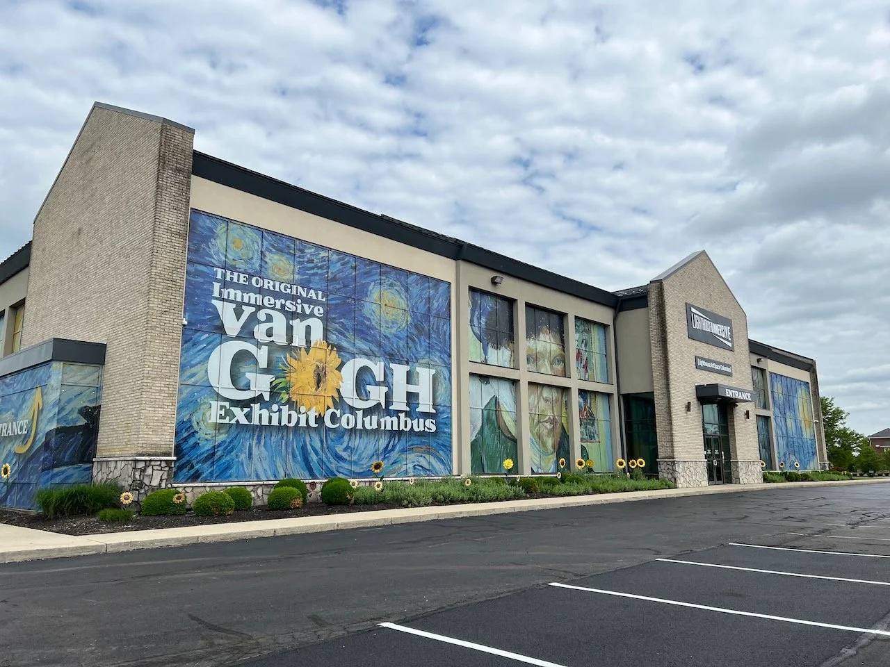 Immersive Van Gogh Columbus, Ohio — A Book and A Dog