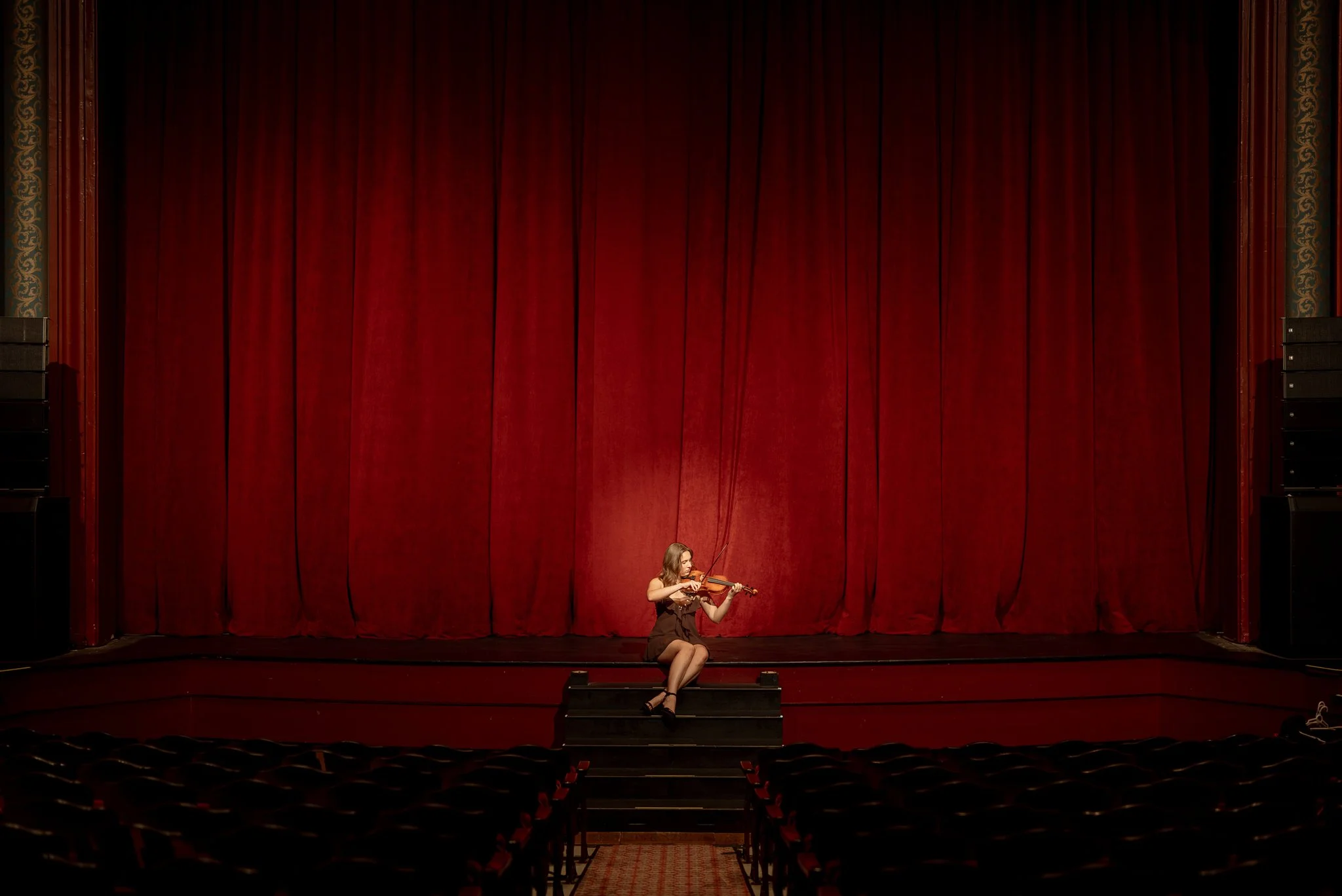 the_grand_opera_house_oshkosh_wisconsin_senior_session_NEP (2).jpg