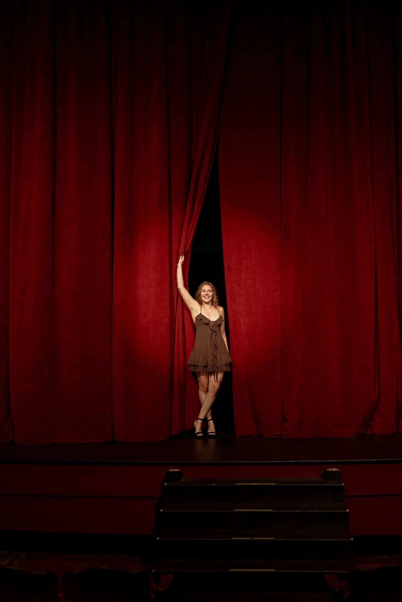 the_grand_opera_house_oshkosh_wisconsin_senior_session_NEP (8).jpg