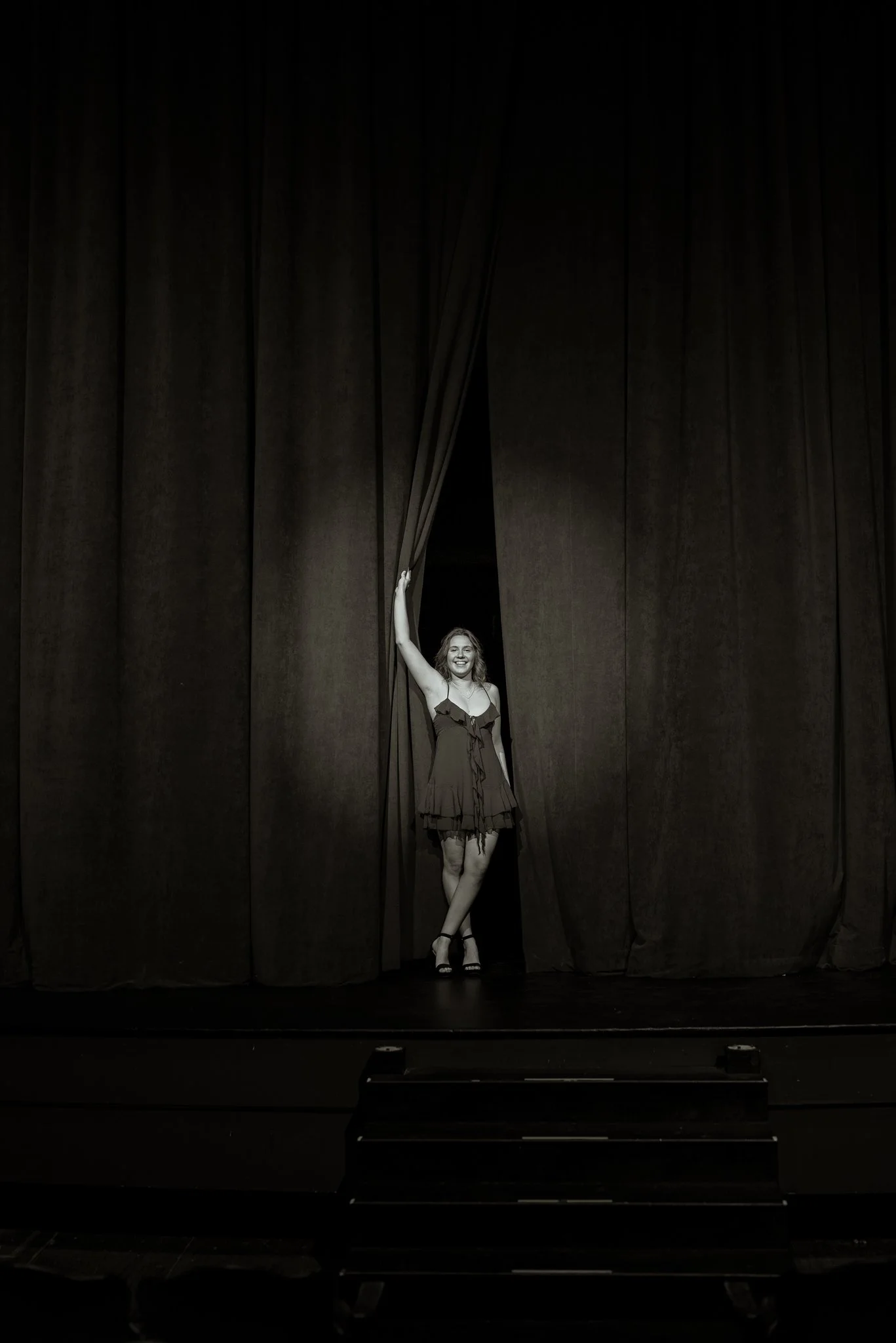 the_grand_opera_house_oshkosh_wisconsin_senior_session_NEP (9).jpg