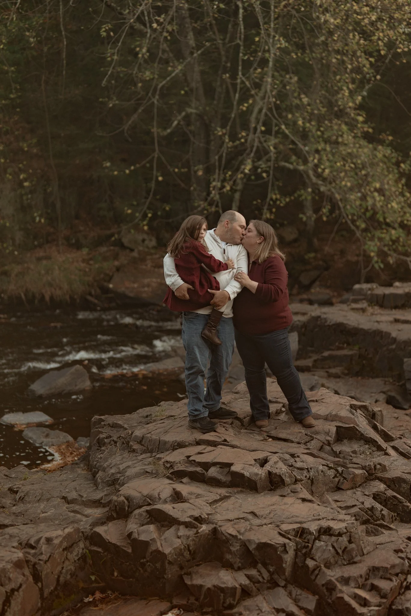 dells_of_the_eau_claire_county_park_marathon_county_wisconsin_family_session_NEP (30).jpg