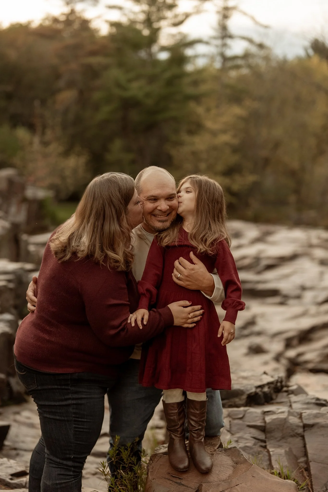 dells_of_the_eau_claire_county_park_marathon_county_wisconsin_family_session_NEP (60).jpg