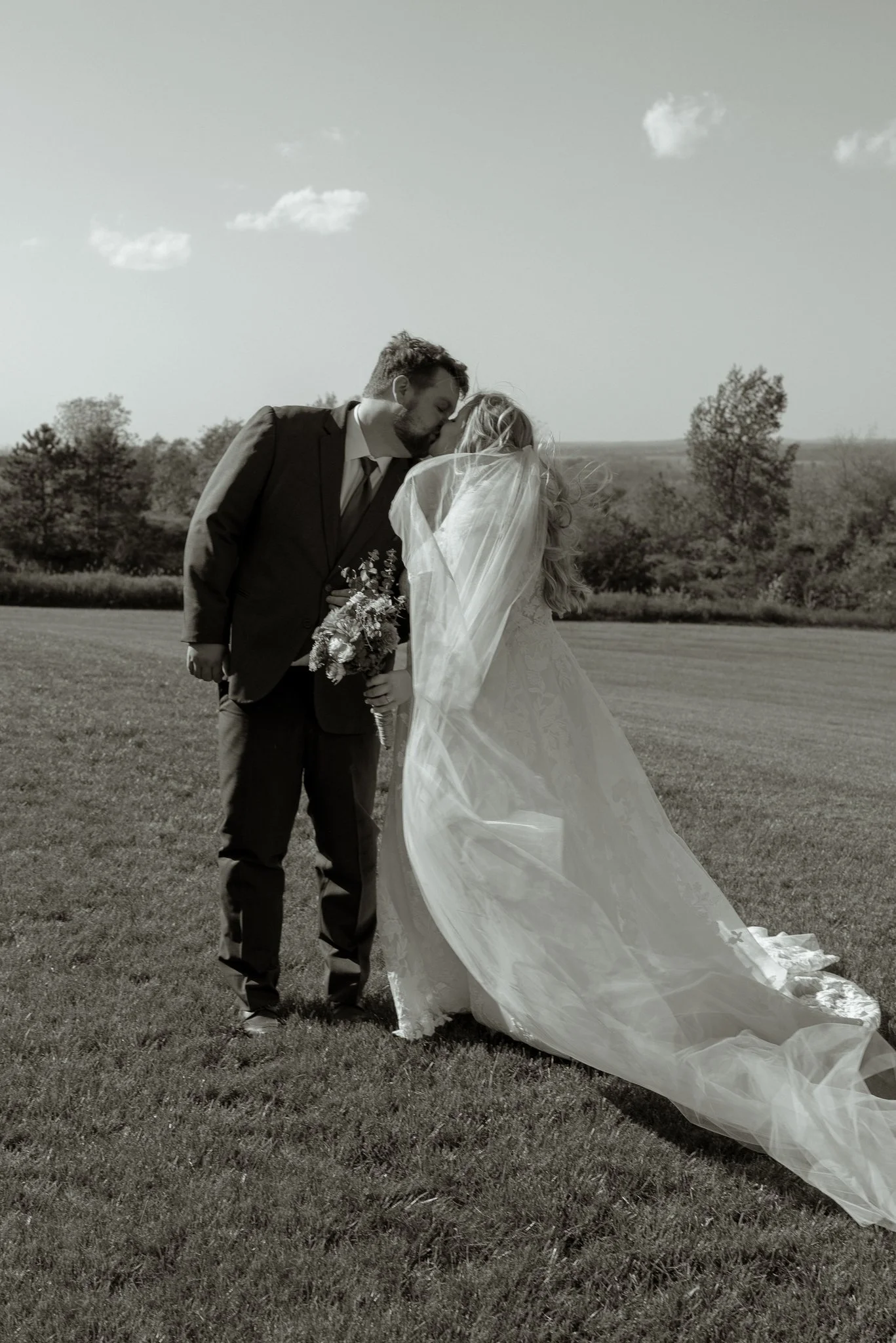 log_cabin_bar_and_grill_ripon_wisconsin_wedding_NEP (31).jpg