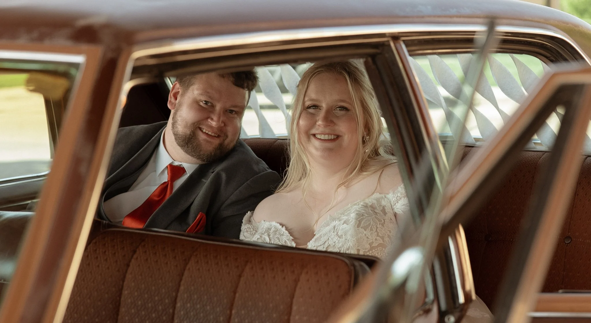 log_cabin_bar_and_grill_ripon_wisconsin_wedding_NEP (39).jpg