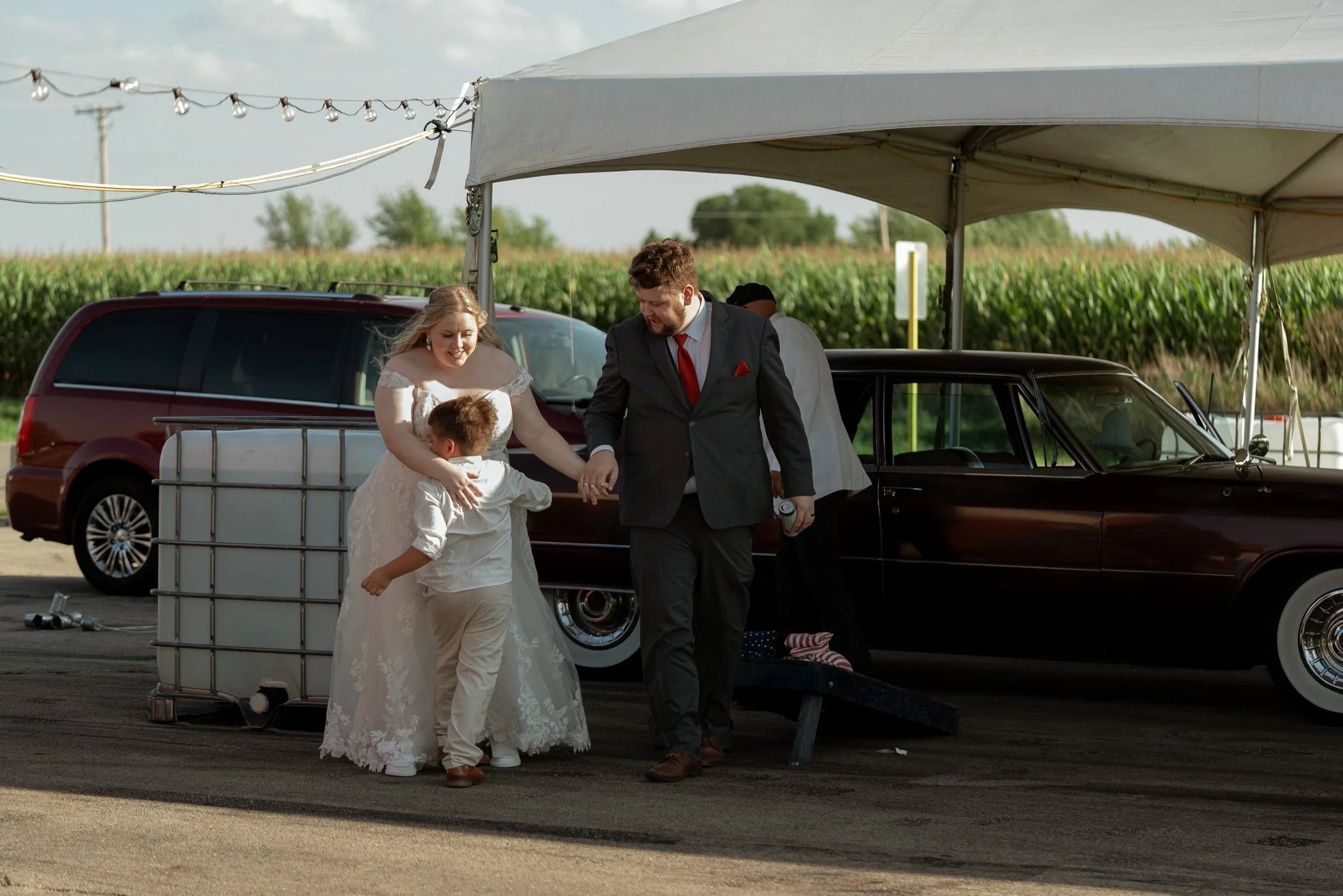 log_cabin_bar_and_grill_ripon_wisconsin_wedding_NEP (53).jpg