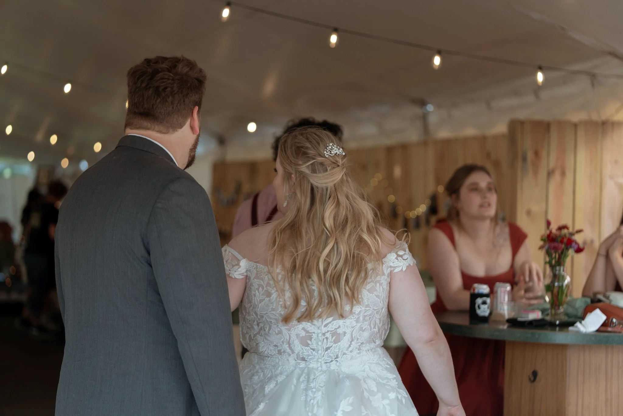 log_cabin_bar_and_grill_ripon_wisconsin_wedding_NEP (54).jpg