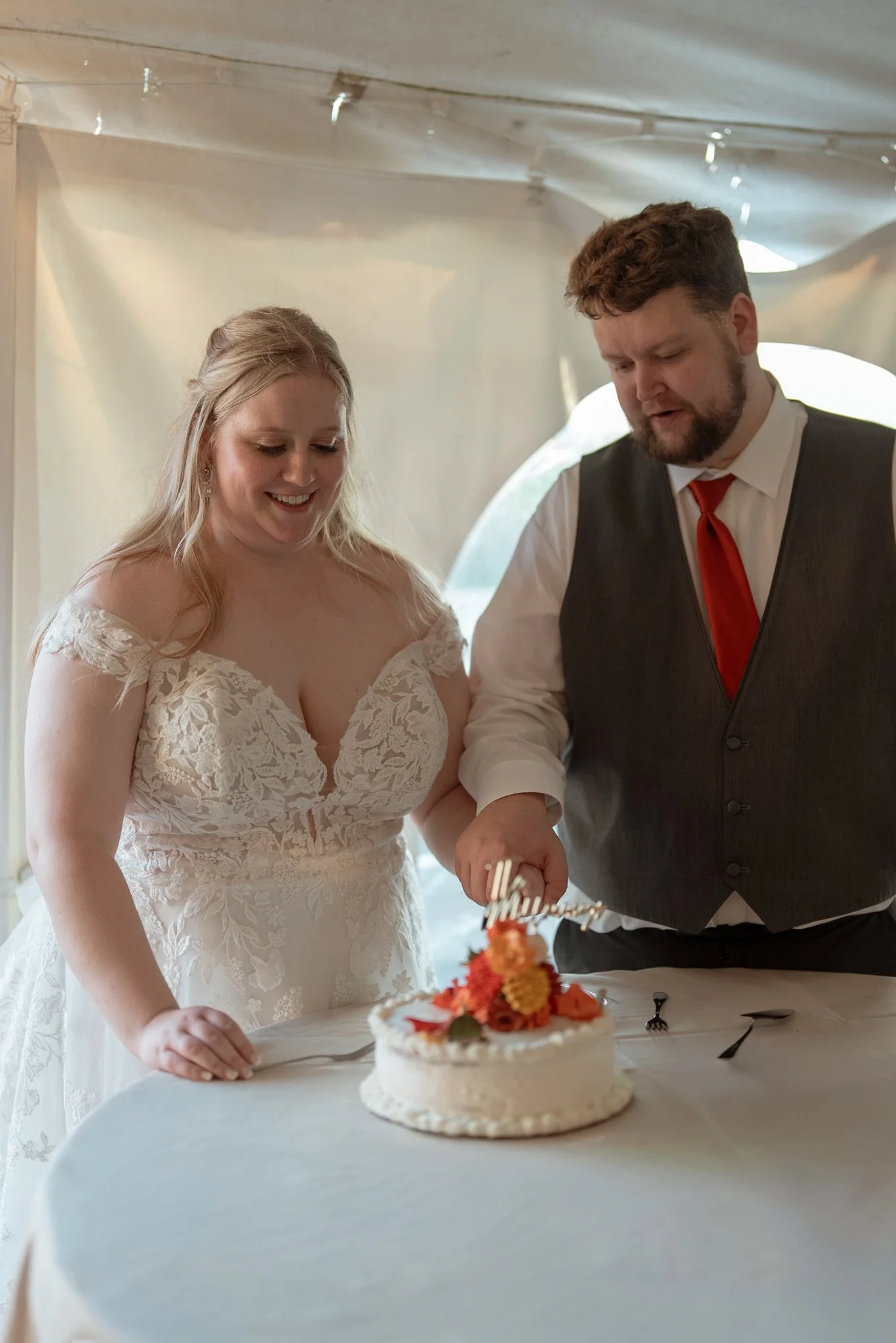 log_cabin_bar_and_grill_ripon_wisconsin_wedding_NEP (62).jpg