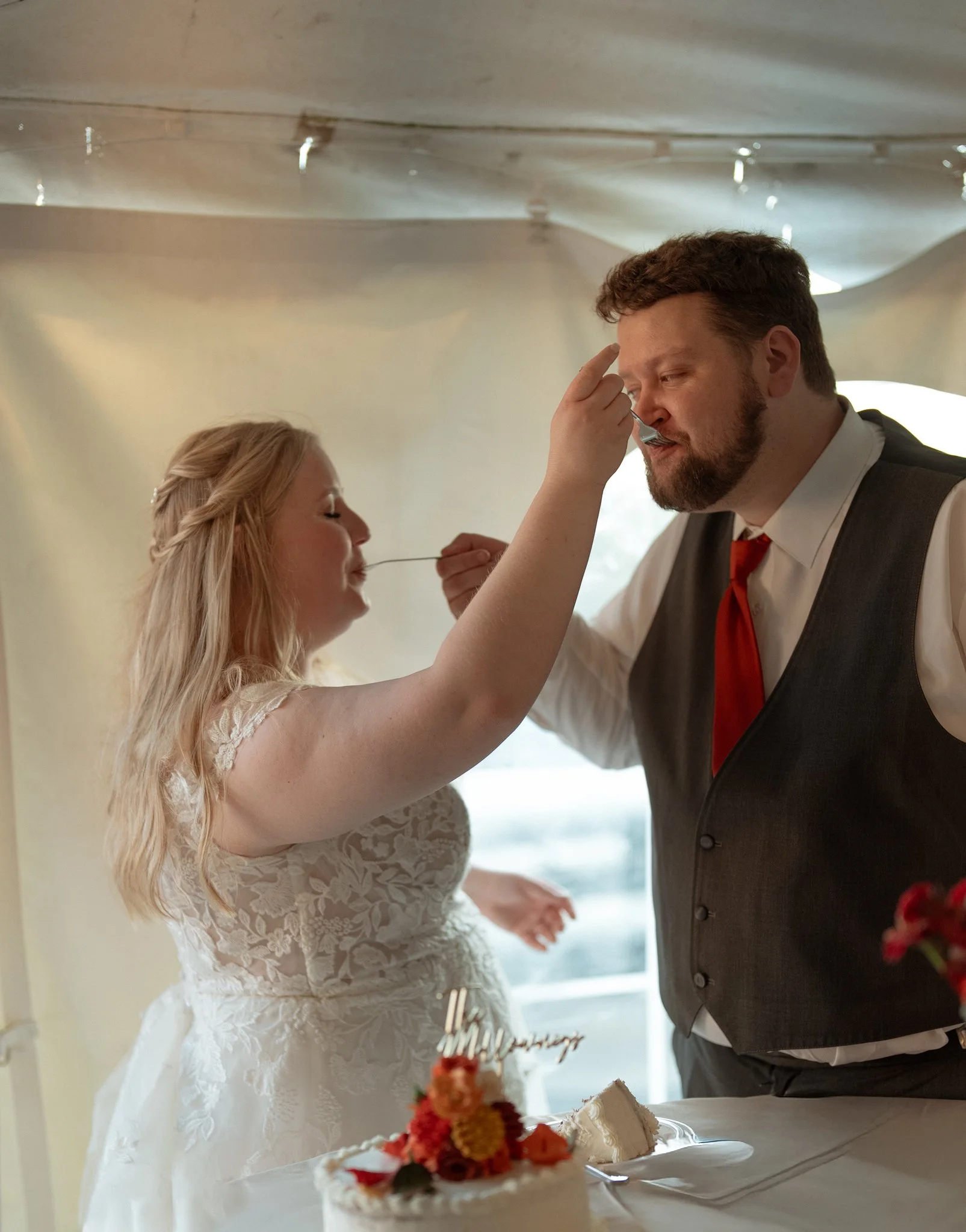 log_cabin_bar_and_grill_ripon_wisconsin_wedding_NEP (64).jpg