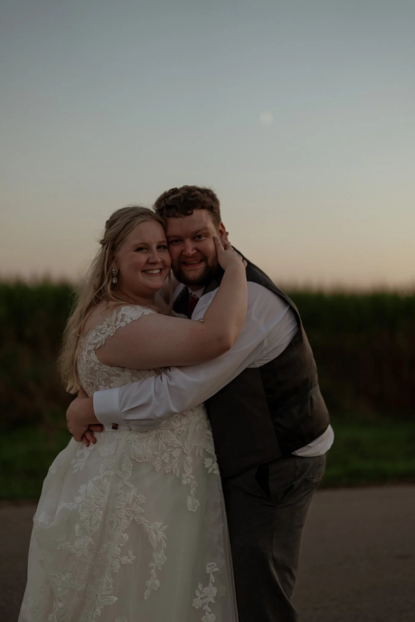 log_cabin_bar_and_grill_ripon_wisconsin_wedding_NEP (74).jpg