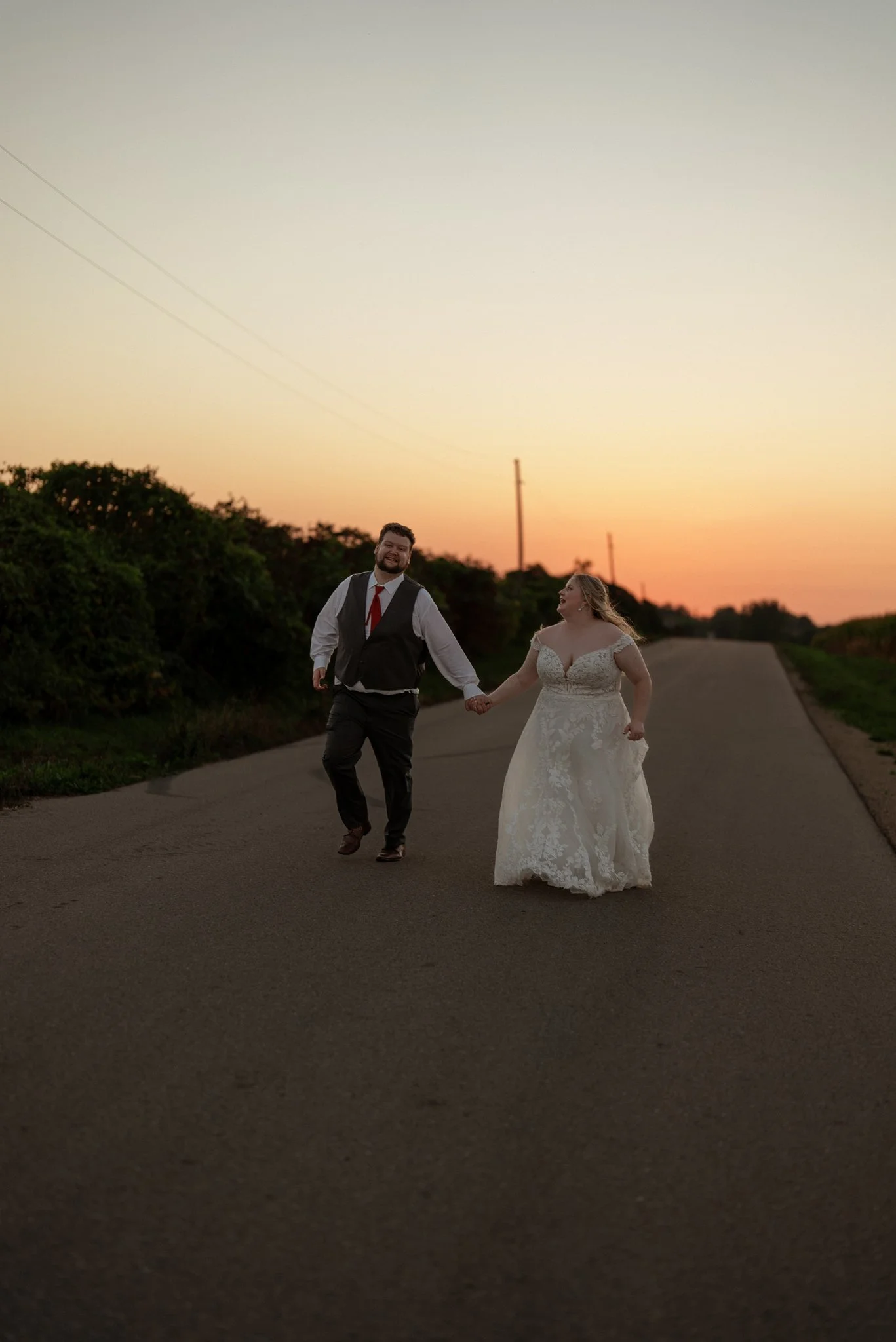 log_cabin_bar_and_grill_ripon_wisconsin_wedding_NEP (76).jpg