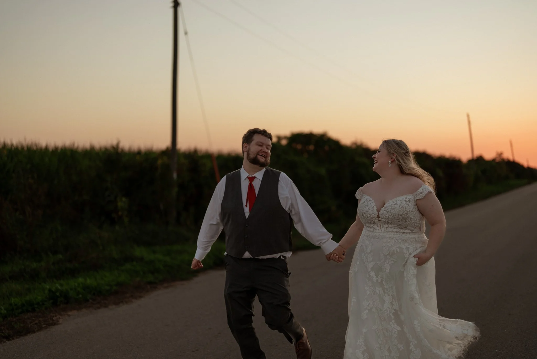 log_cabin_bar_and_grill_ripon_wisconsin_wedding_NEP (77).jpg