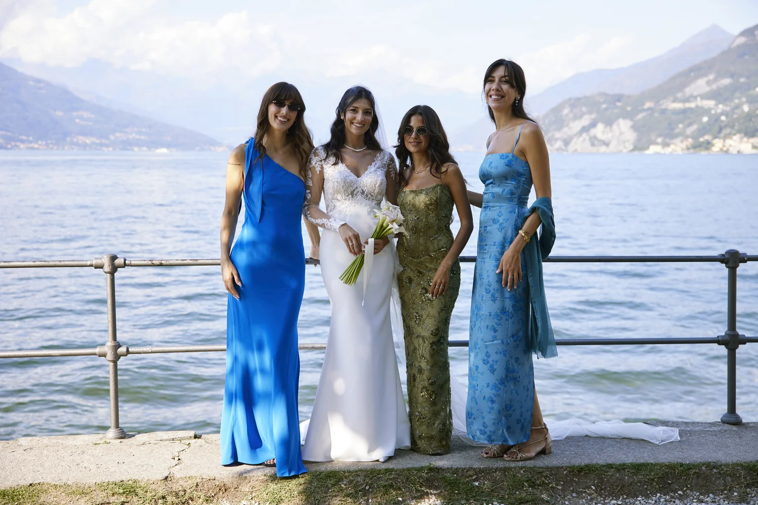 La sposa insieme alle persone speciali