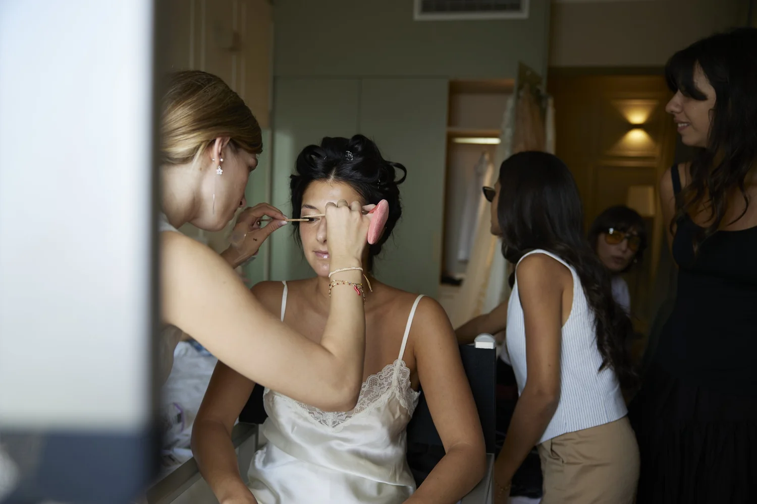 Preparazione e prova make-up della sposa