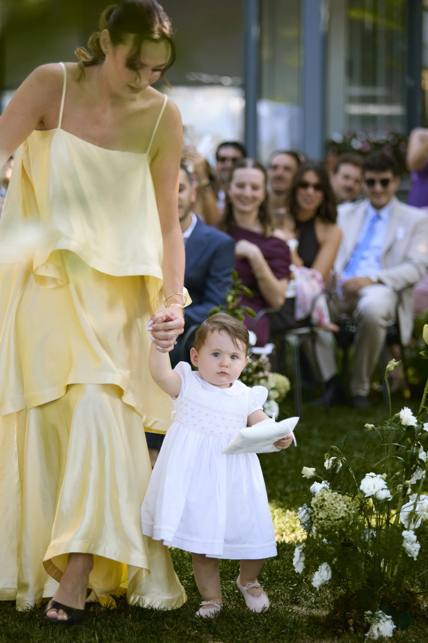 Look di un'invitata al matrimonio