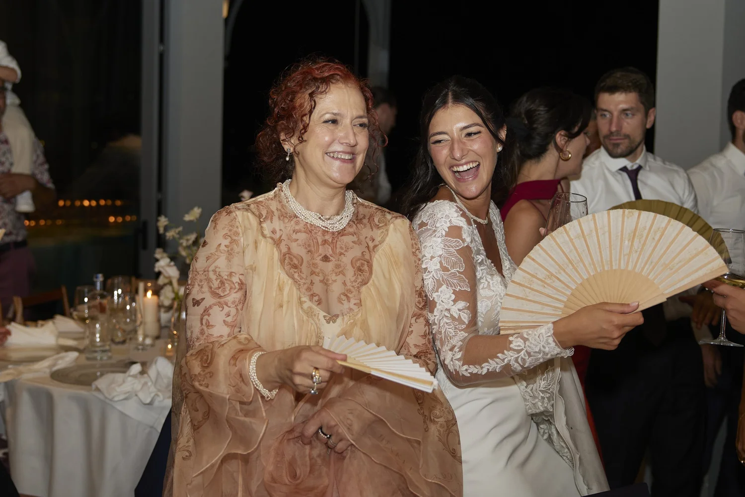 La sposa balla con la mamma