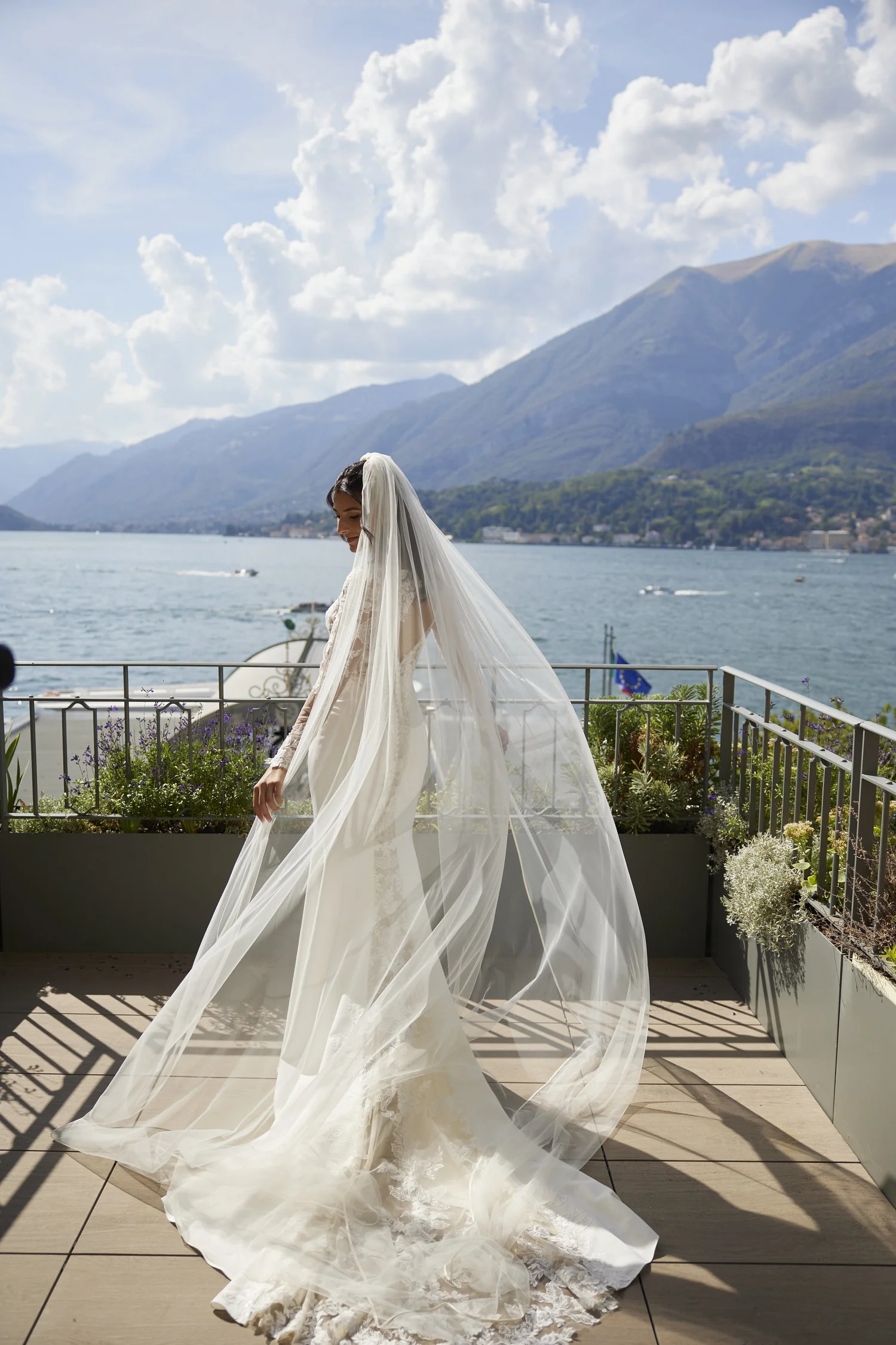 Look completo della sposa con velo