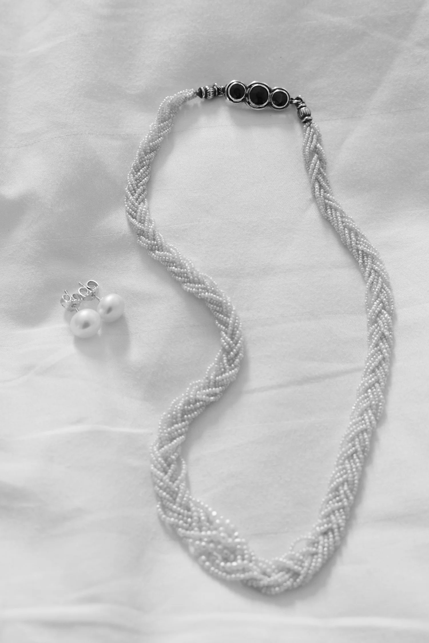 Dettaglio dei gioielli da sposa