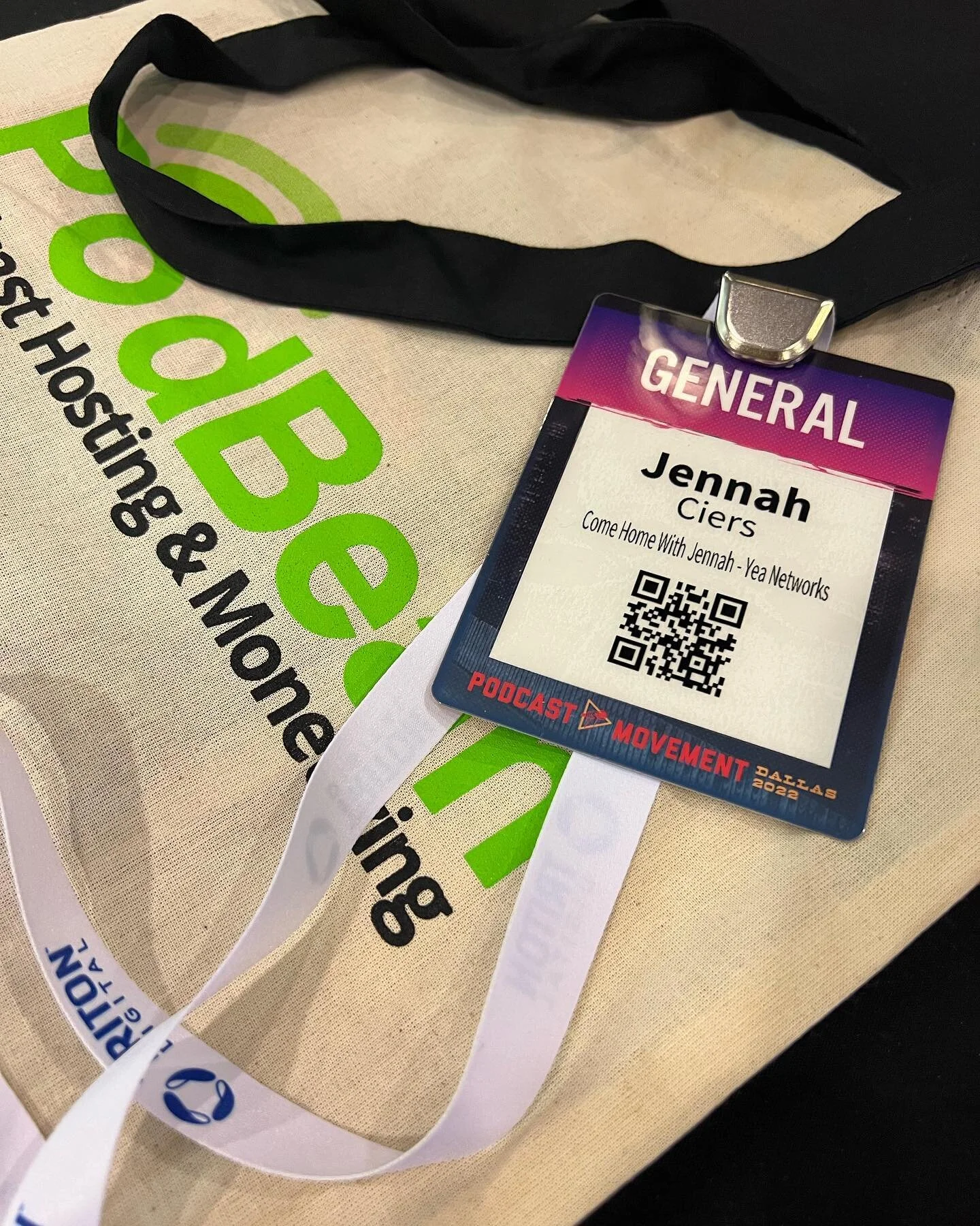 Feeling very official here at @podcastmovement 🎉 #comehomewithjennah #realtorlife #podcastersofinstagram
