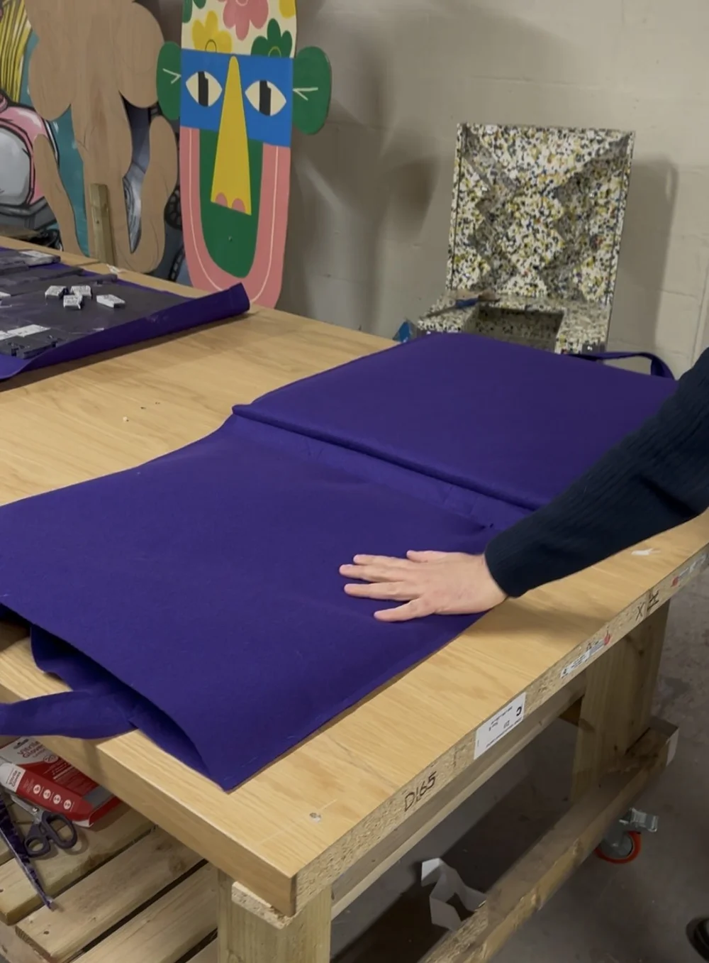 with a 100% Circular Carry Bag.