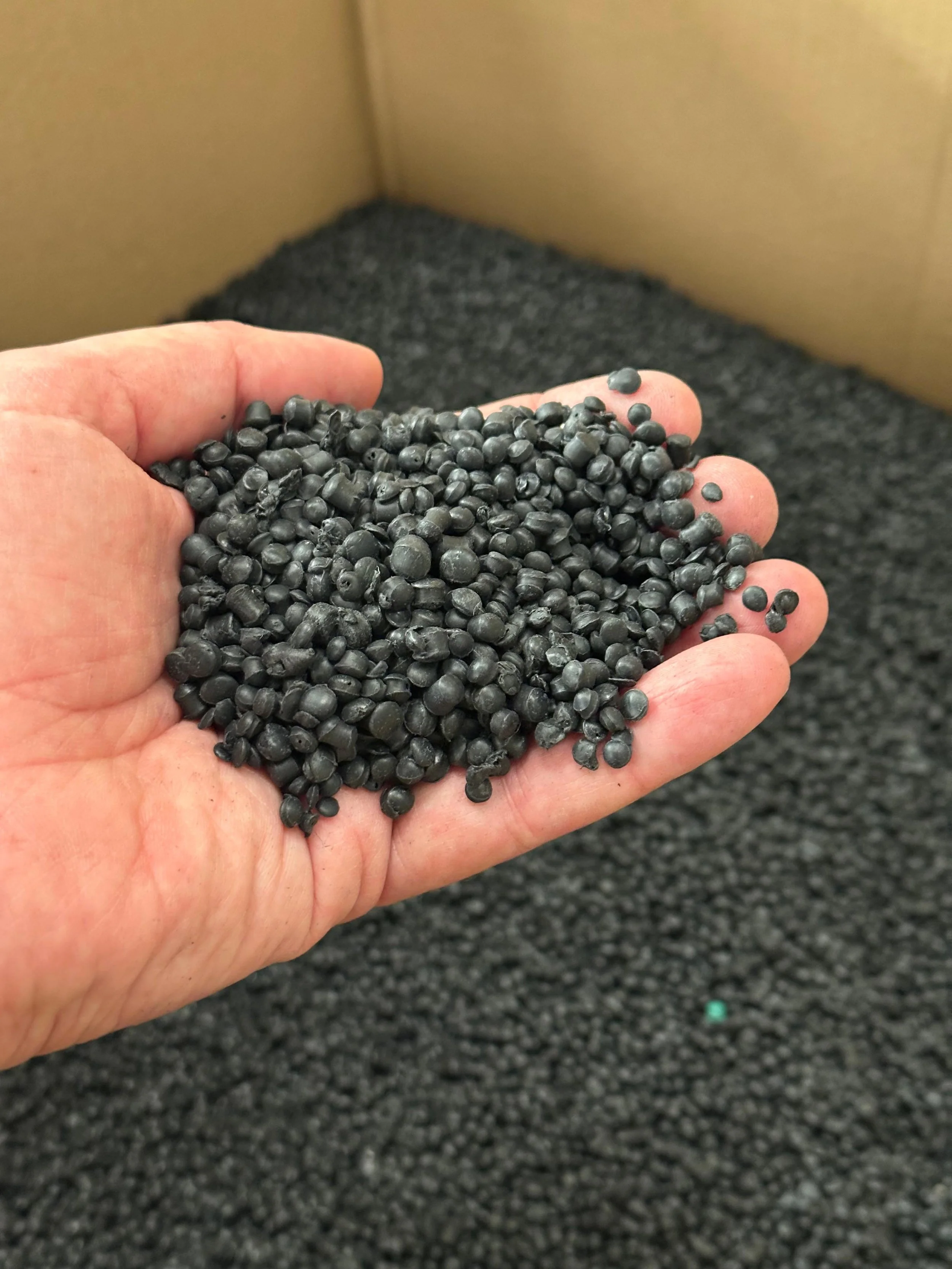 Black granulated carpert pellets